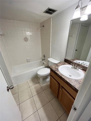 2884 PLAZA TERRACE DRIVE DRIVE 2884, Orlando, FL 32803
