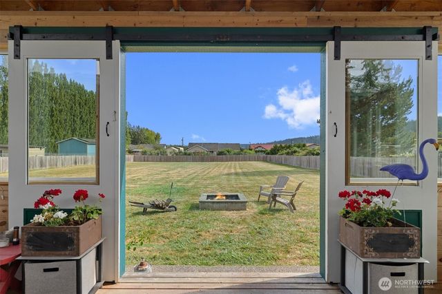 180 Kowntee Street, Camano Island, WA 98282