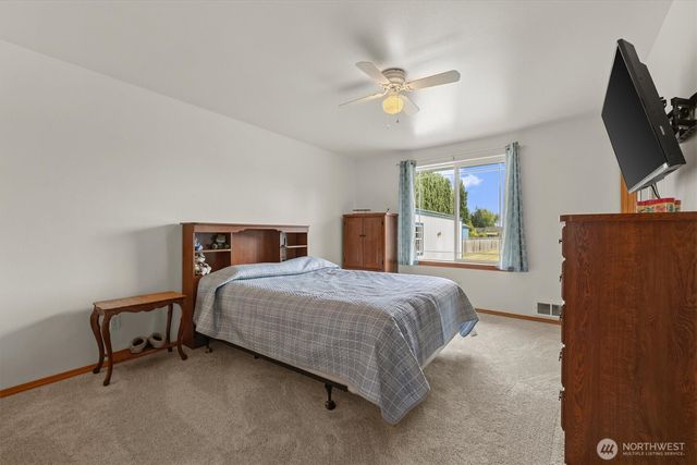 180 Kowntee Street, Camano Island, WA 98282