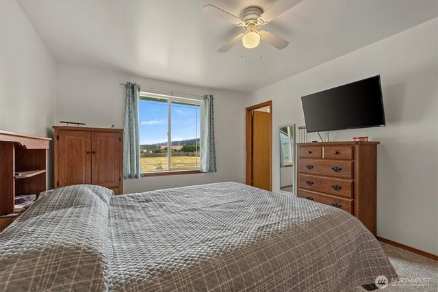 180 Kowntee Street, Camano Island, WA 98282