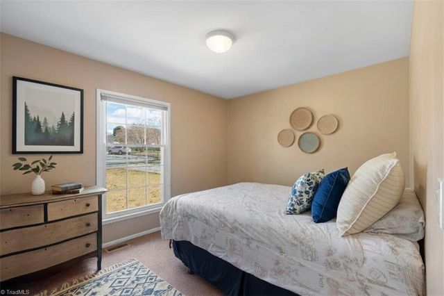 860 Duckview Court, Winston-salem, NC 27106