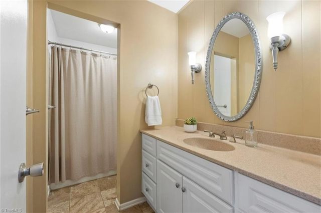 860 Duckview Court, Winston-salem, NC 27106