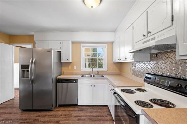 860 Duckview Court, Winston-salem, NC 27106