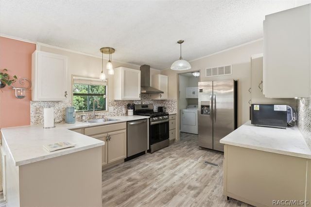 4390 N Williams Avenue, Crystal River, FL 34428