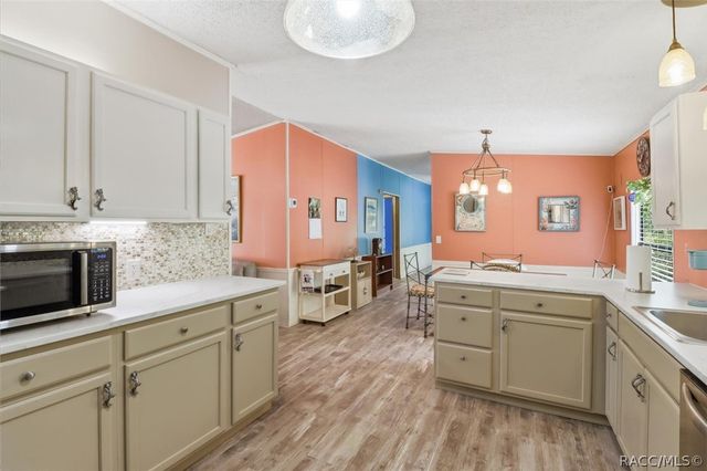 4390 N Williams Avenue, Crystal River, FL 34428