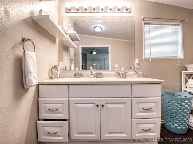 13883 Holiday Park, Kingston, OK 73439