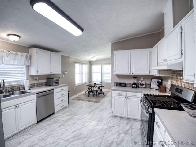 13883 Holiday Park, Kingston, OK 73439