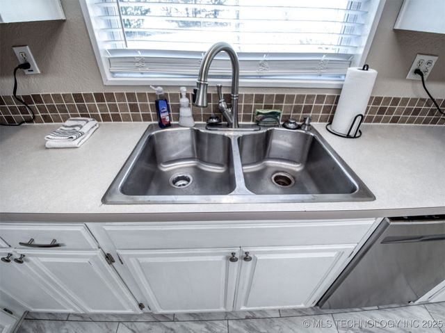 13883 Holiday Park, Kingston, OK 73439