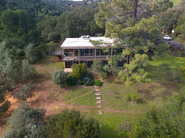 26969 Moody Rd., Los Altos Hills, CA 94022