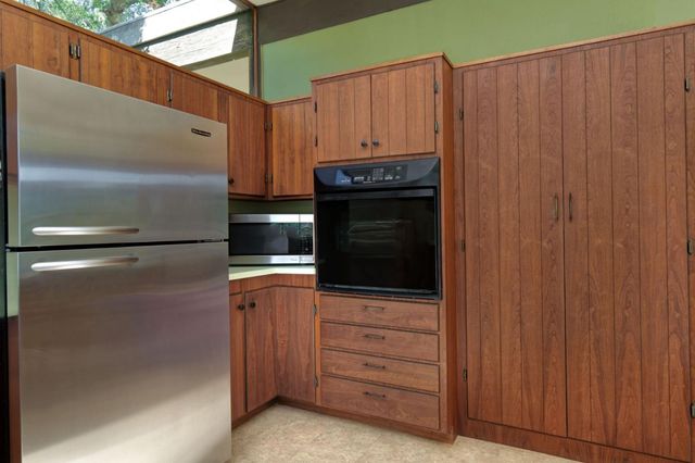 26969 Moody Rd., Los Altos Hills, CA 94022