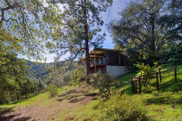 26969 Moody Rd., Los Altos Hills, CA 94022