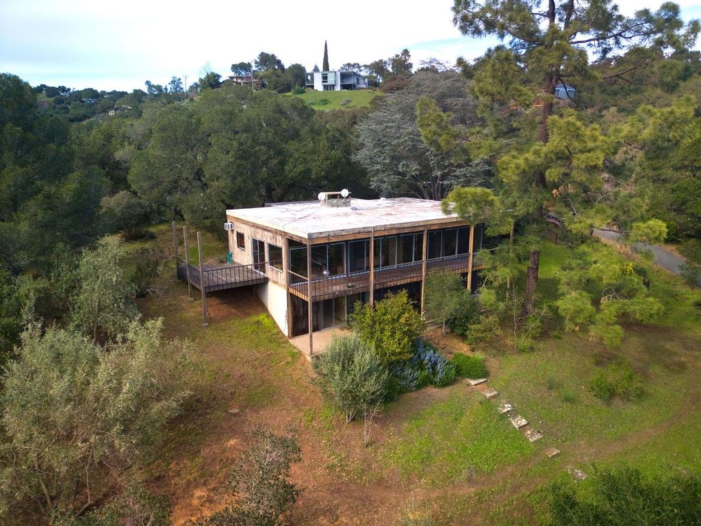 26969 Moody Rd., Los Altos Hills, CA 94022
