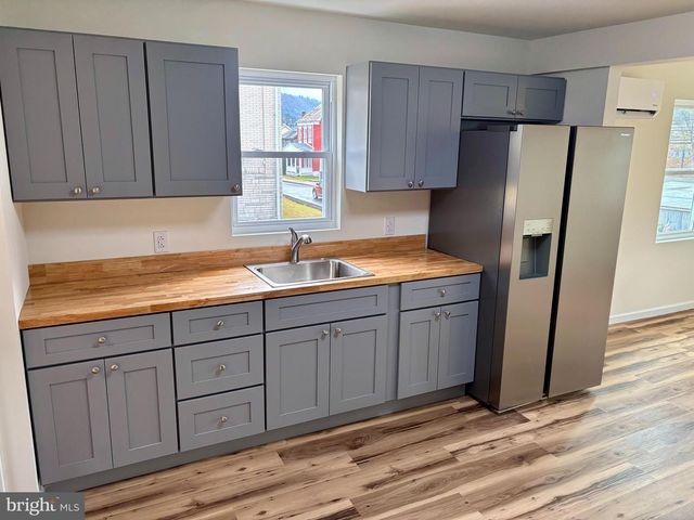 253 MAIN ST, Parryville, PA 18244