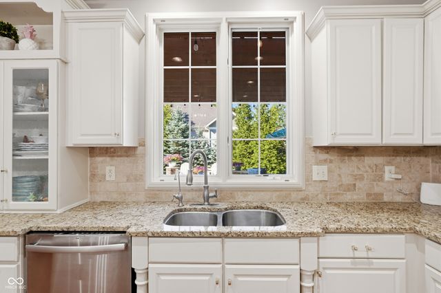 14232 Kingdom Court, Fishers, IN 46040