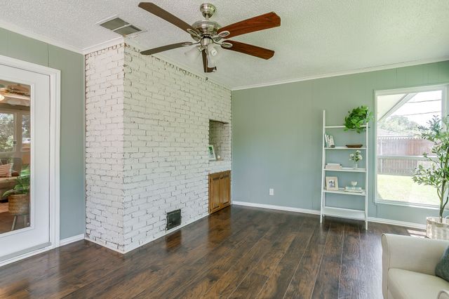 3817 Lawndale Avenue, Fort Worth, TX 76133