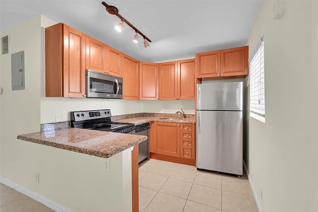 2655 NE 8th Avenue Apt 210, Wilton Manors, FL 33334