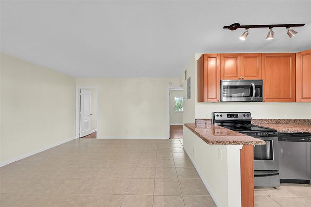 2655 NE 8th Avenue Apt 210, Wilton Manors, FL 33334