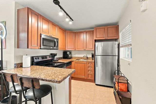 2655 NE 8th Avenue Apt 210, Wilton Manors, FL 33334