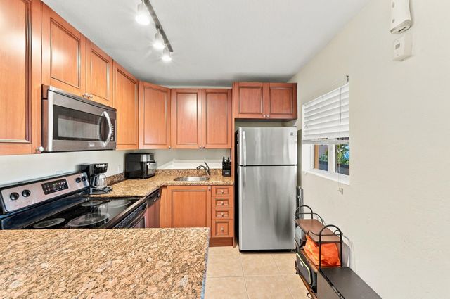2655 NE 8th Avenue Apt 210, Wilton Manors, FL 33334