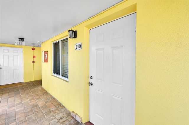 2655 NE 8th Avenue Apt 210, Wilton Manors, FL 33334