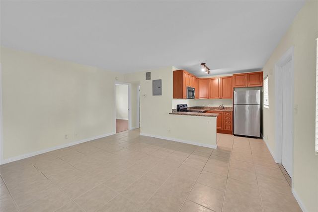 2655 NE 8th Avenue Apt 210, Wilton Manors, FL 33334