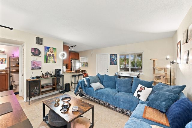 2655 NE 8th Avenue Apt 210, Wilton Manors, FL 33334