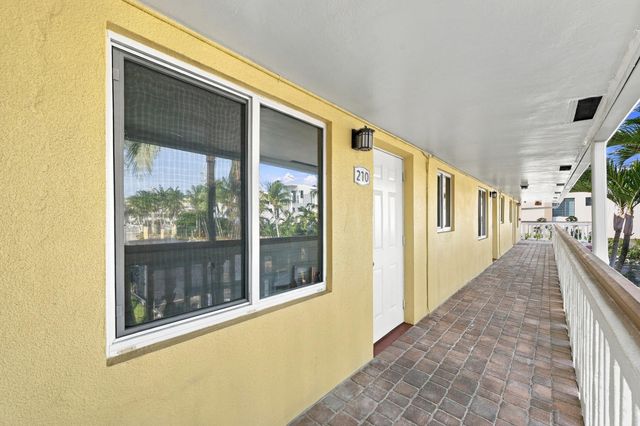 2655 NE 8th Avenue Apt 210, Wilton Manors, FL 33334