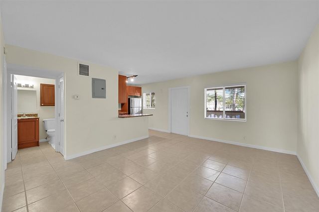2655 NE 8th Avenue Apt 210, Wilton Manors, FL 33334