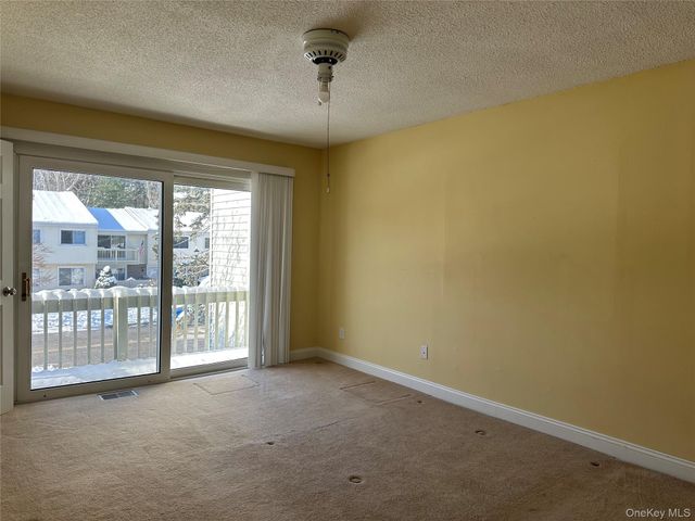 223 Springmeadow Drive E, Holbrook, NY 11741