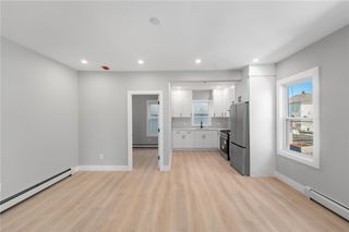 735 Broadway 2R, Pawtucket, RI 02861