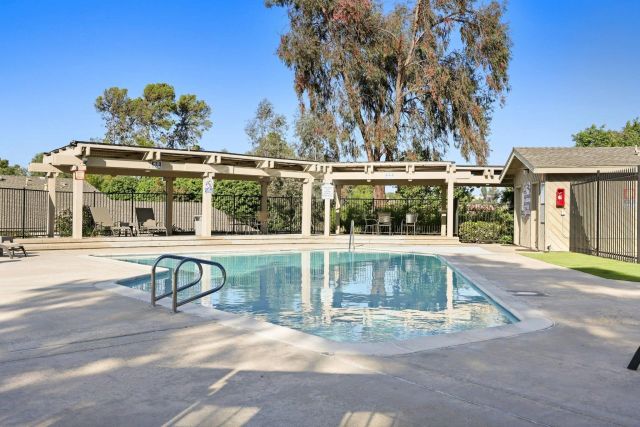 5673 Lake Murray Blvd B, La Mesa, CA 91942