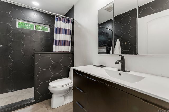 105 JACOB DR, Boerne, TX 78006
