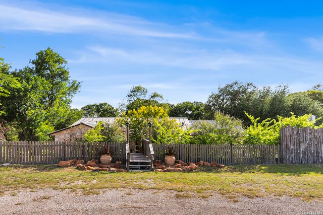 105 JACOB DR, Boerne, TX 78006