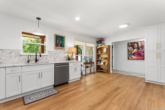 105 JACOB DR, Boerne, TX 78006