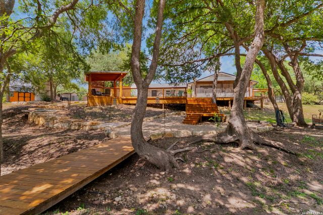 105 JACOB DR, Boerne, TX 78006