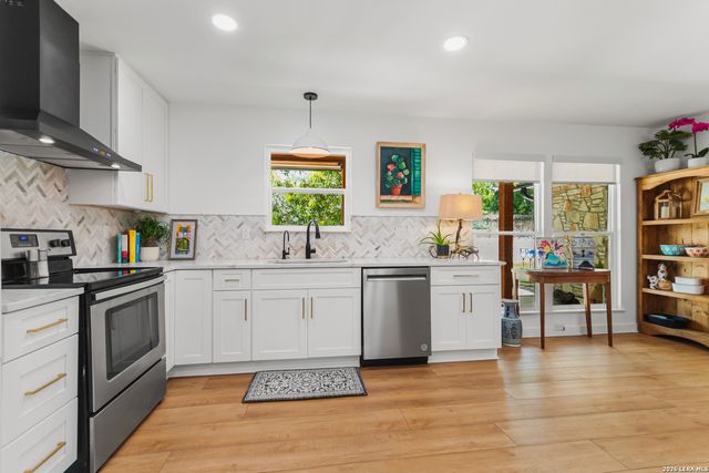 105 JACOB DR, Boerne, TX 78006
