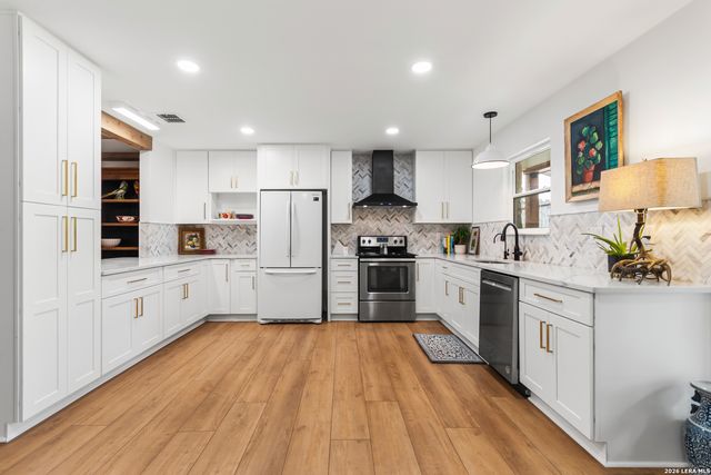 105 JACOB DR, Boerne, TX 78006