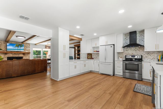 105 JACOB DR, Boerne, TX 78006