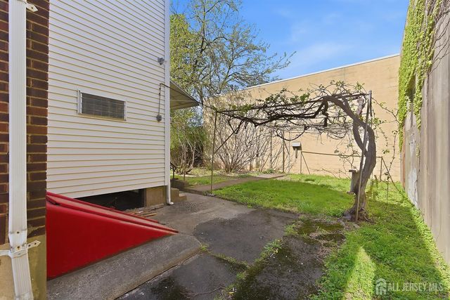 10 Garfield Street, Linden, NJ 07036