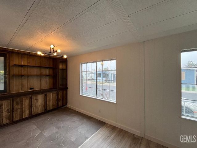 1501 calcuta 5, Bakersfield, CA 93304