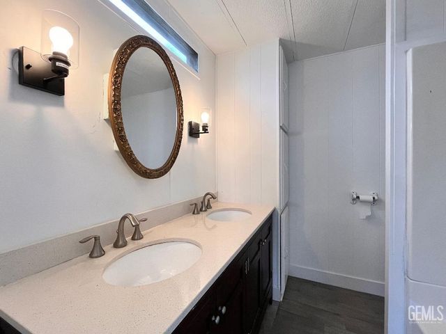 1501 calcuta 5, Bakersfield, CA 93304