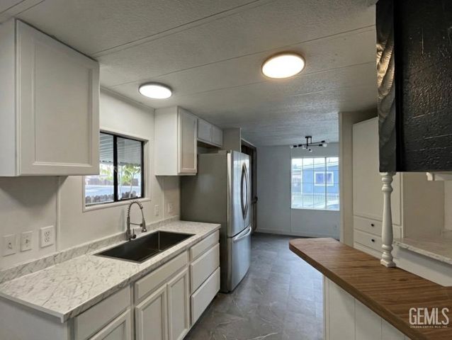 1501 calcuta 5, Bakersfield, CA 93304