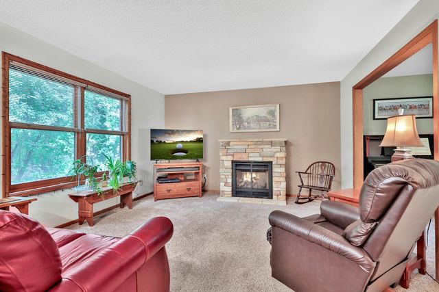 7038 46th Street N, Oakdale, MN 55128