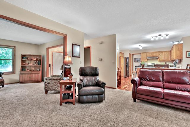 7038 46th Street N, Oakdale, MN 55128