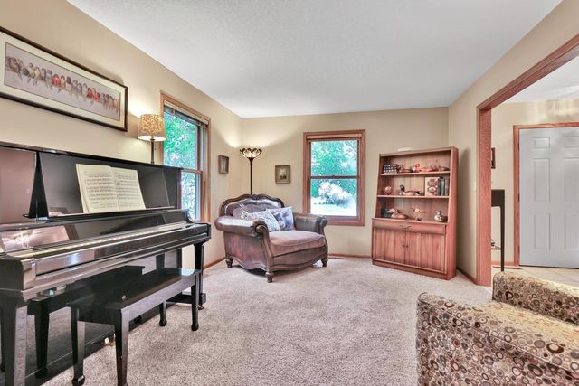 7038 46th Street N, Oakdale, MN 55128