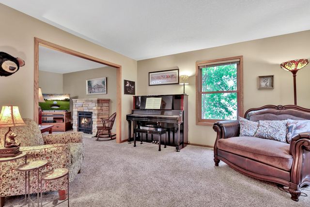 7038 46th Street N, Oakdale, MN 55128