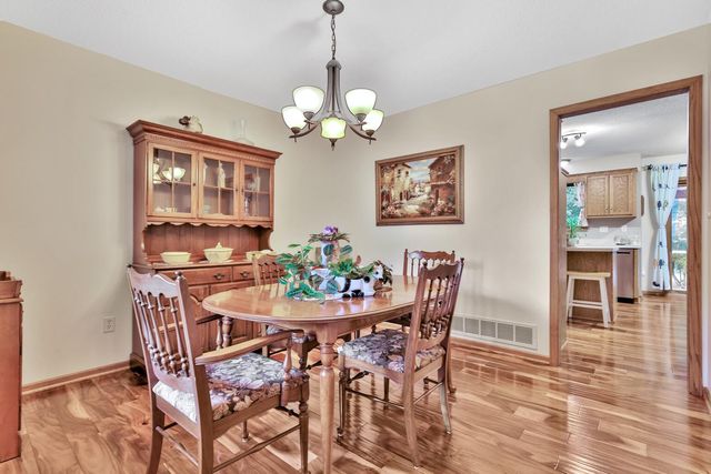 7038 46th Street N, Oakdale, MN 55128