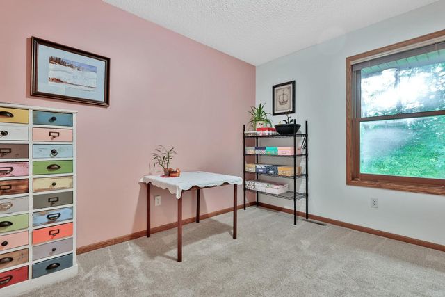 7038 46th Street N, Oakdale, MN 55128