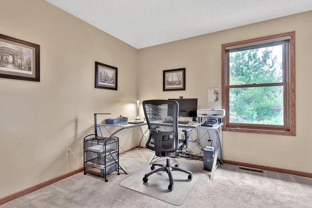 7038 46th Street N, Oakdale, MN 55128