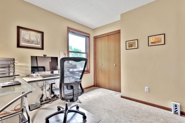 7038 46th Street N, Oakdale, MN 55128
